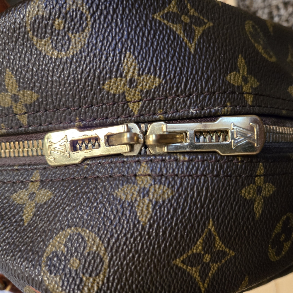 Authentic Louis Vuitton Deauville Monogram Canvas Handbag - Picture 7 of 16